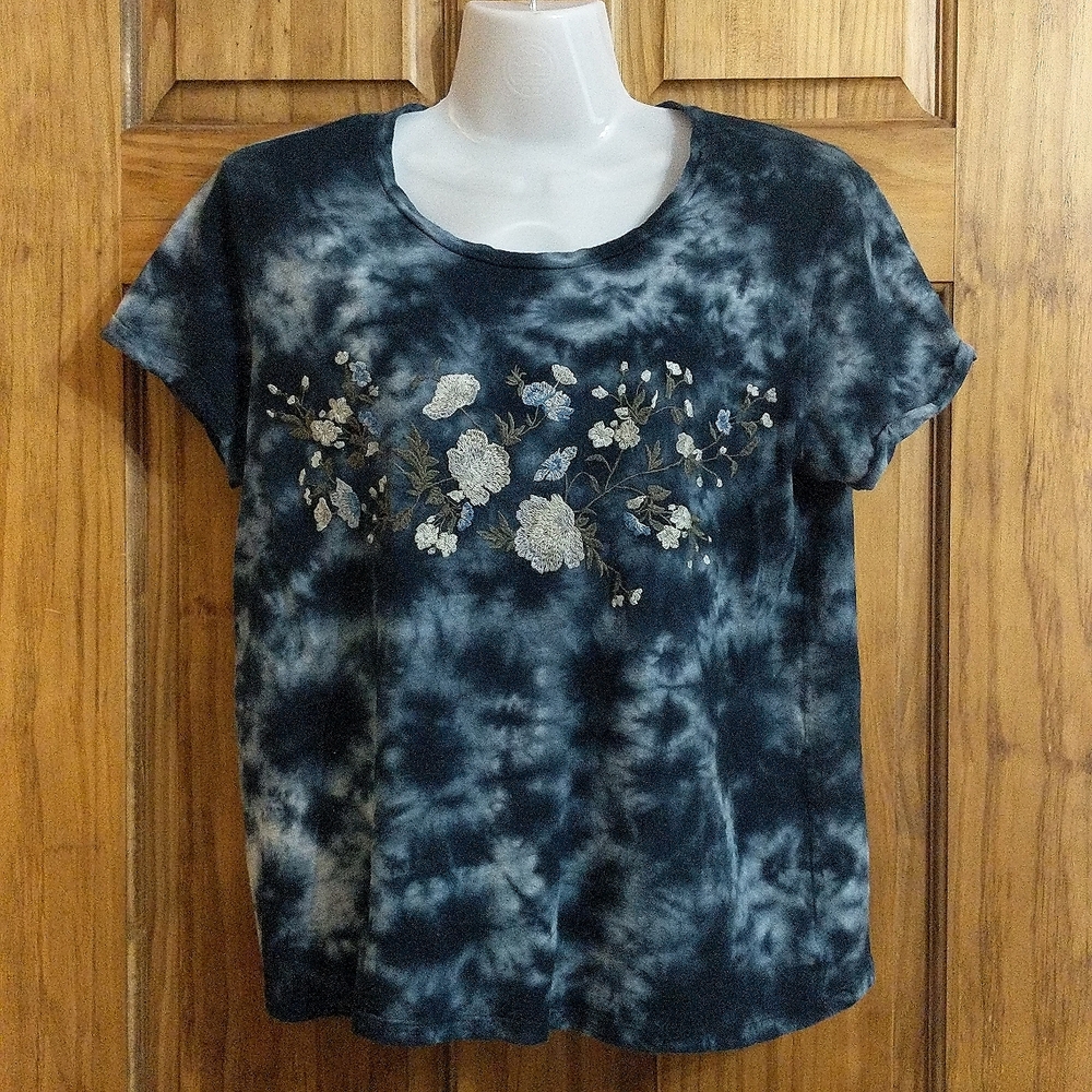 American Eagle tie-dyed and embroidered vintage relaxed fit tee